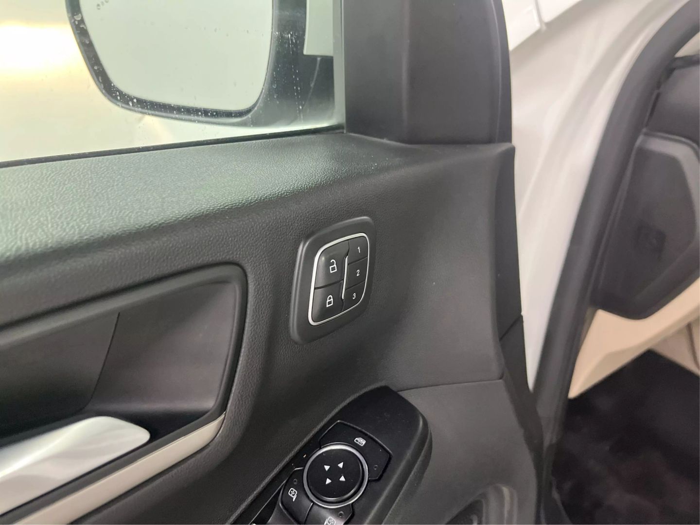 2022 Ford Escape - Image 30