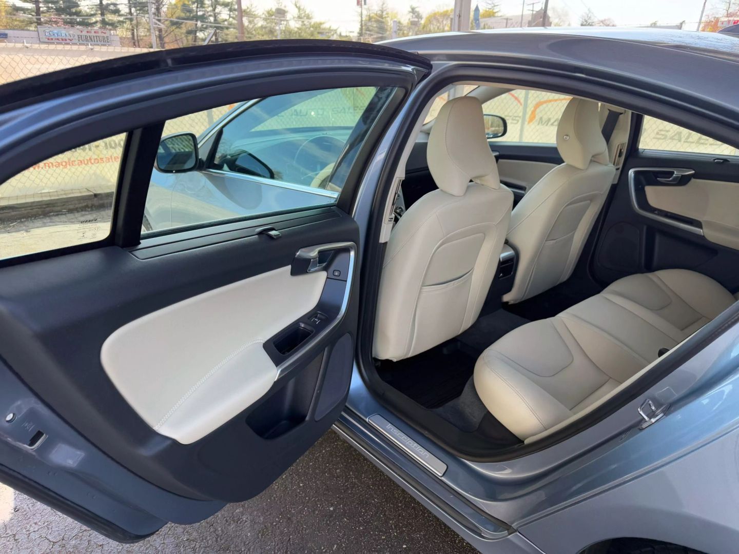 2017 Volvo S60 - Image 17