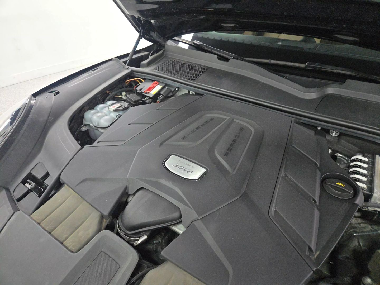 2021 Porsche Cayenne - Image 23
