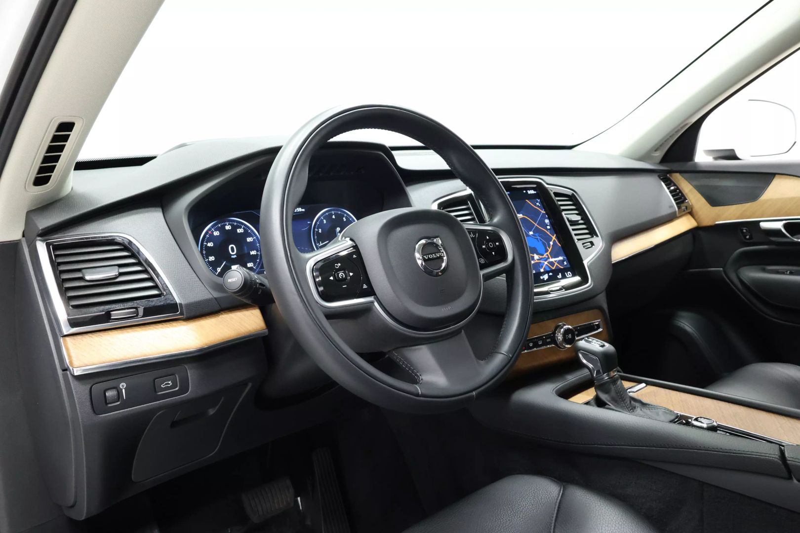 2022 Volvo Xc90 - Image 2