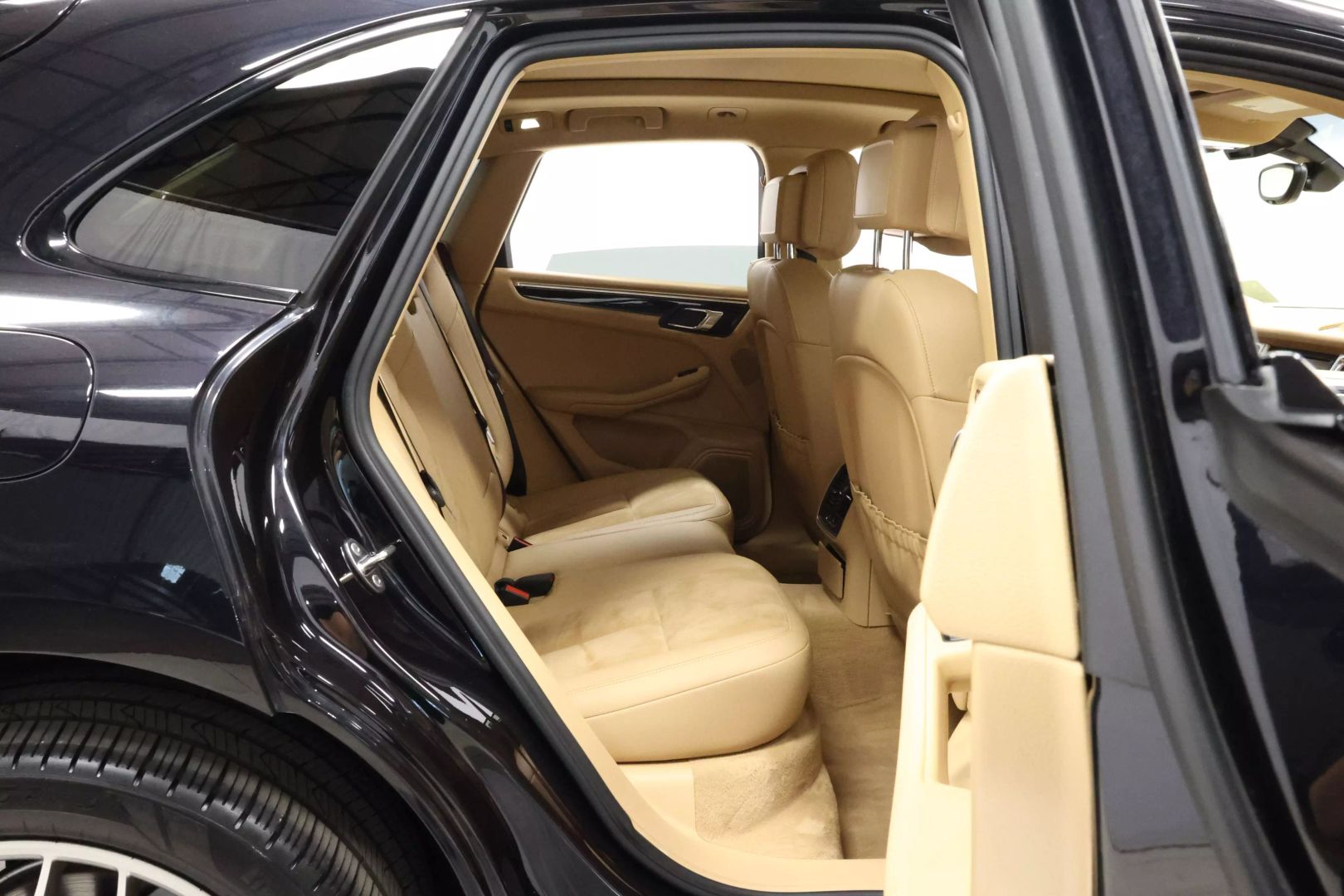 2016 Porsche Macan - Image 64