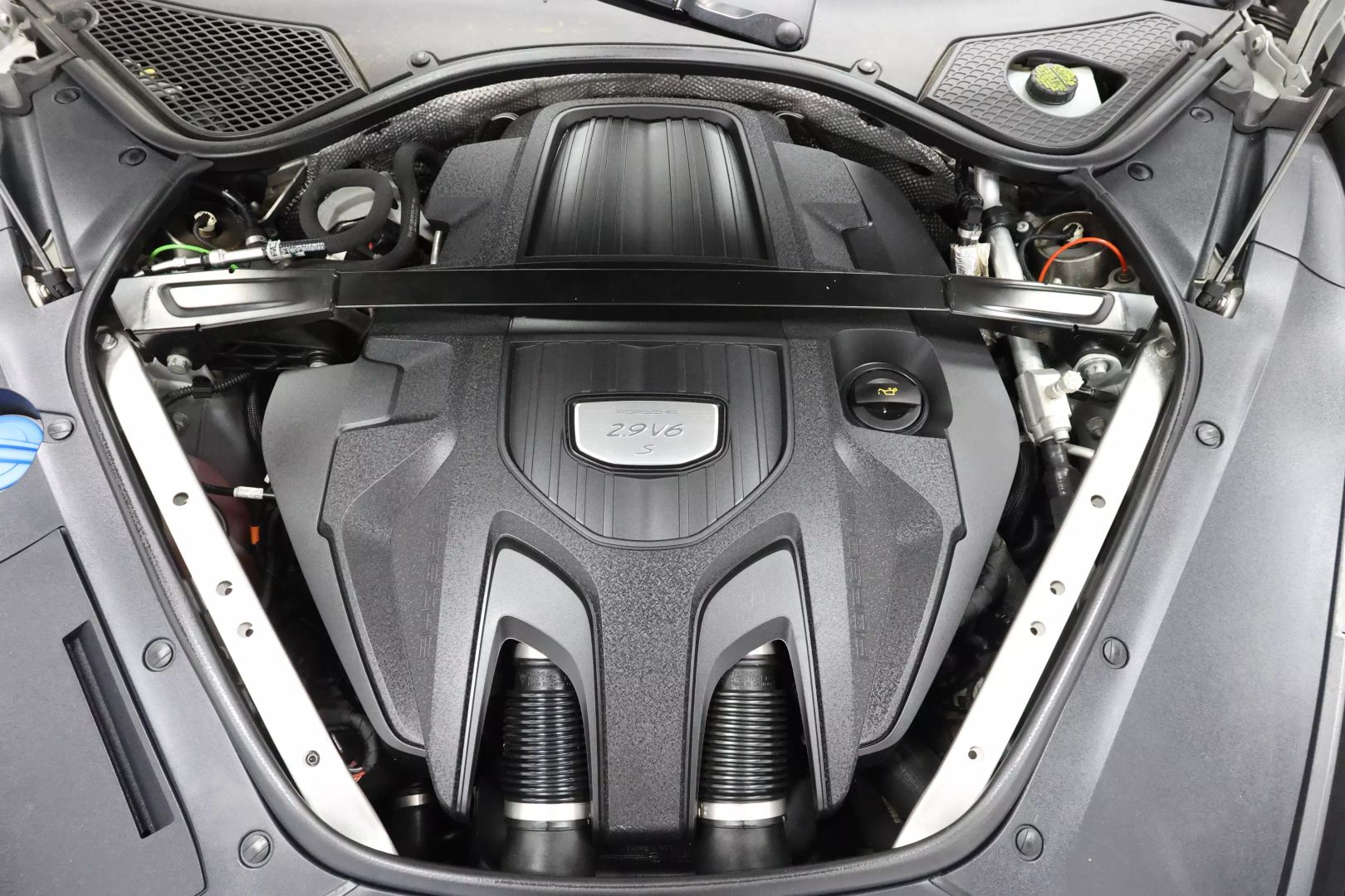 2017 Porsche Panamera - Image 122