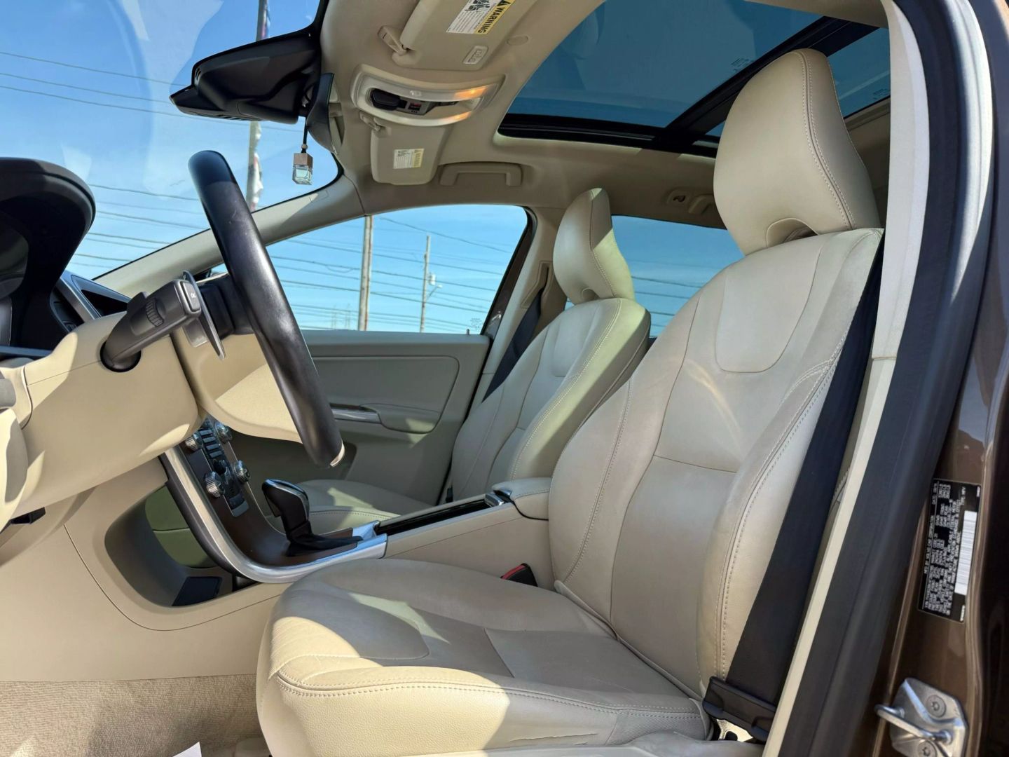 2015 Volvo Xc60 - Image 19