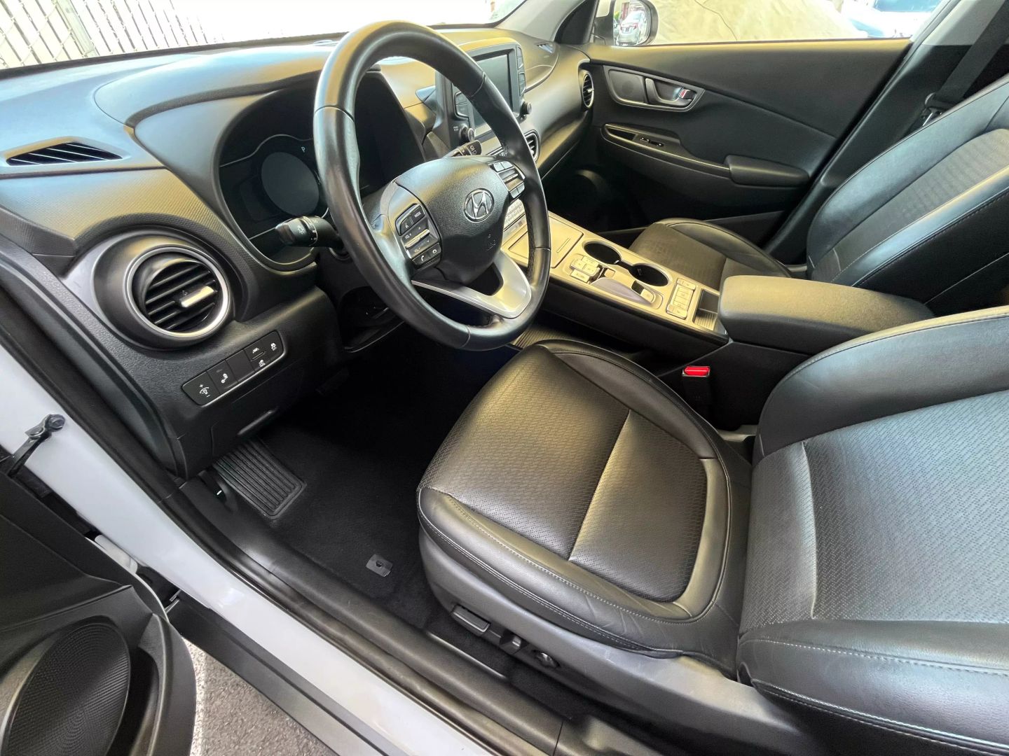 2019 Hyundai Kona Electric  Vin: Km8k33ag4ku029358 Stock Id: 029358 - Image 10