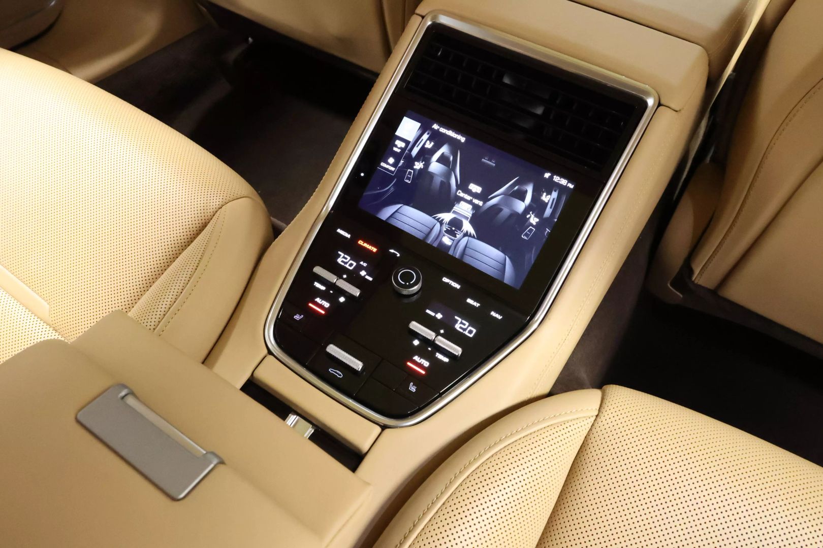 2017 Porsche Panamera - Image 77