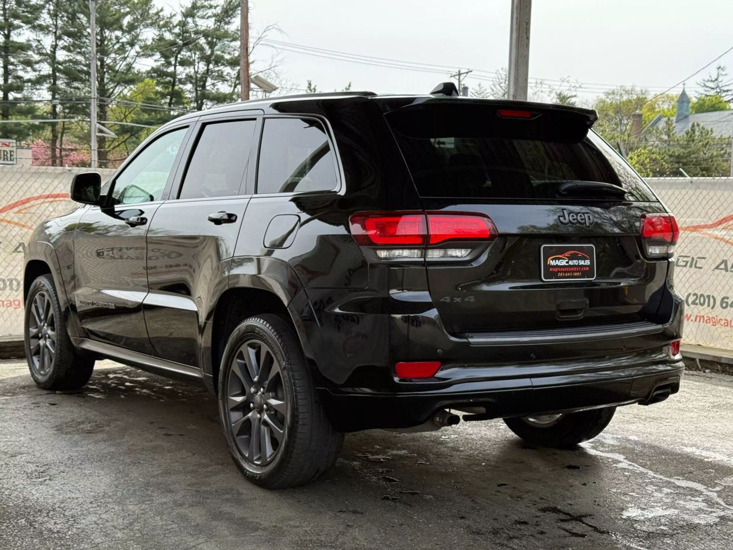 2018 Jeep Grand Cherokee - Image 11