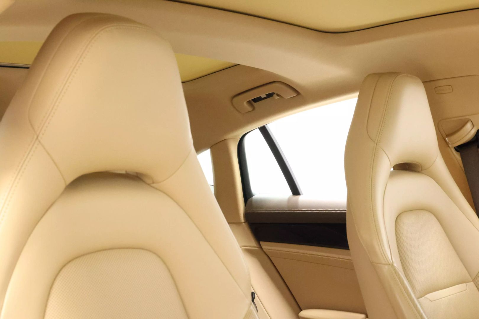 2017 Porsche Panamera - Image 92