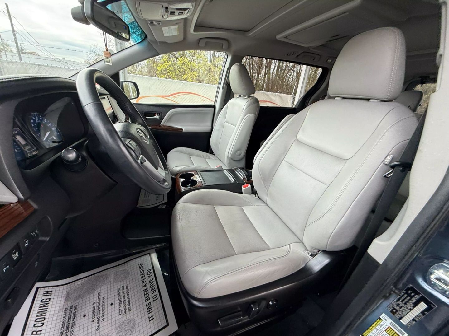 2017 Toyota Sienna - Image 16