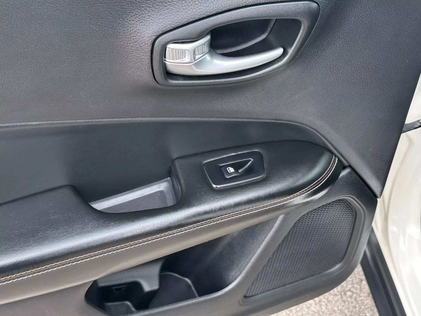 2019 Jeep Compass - Image 15