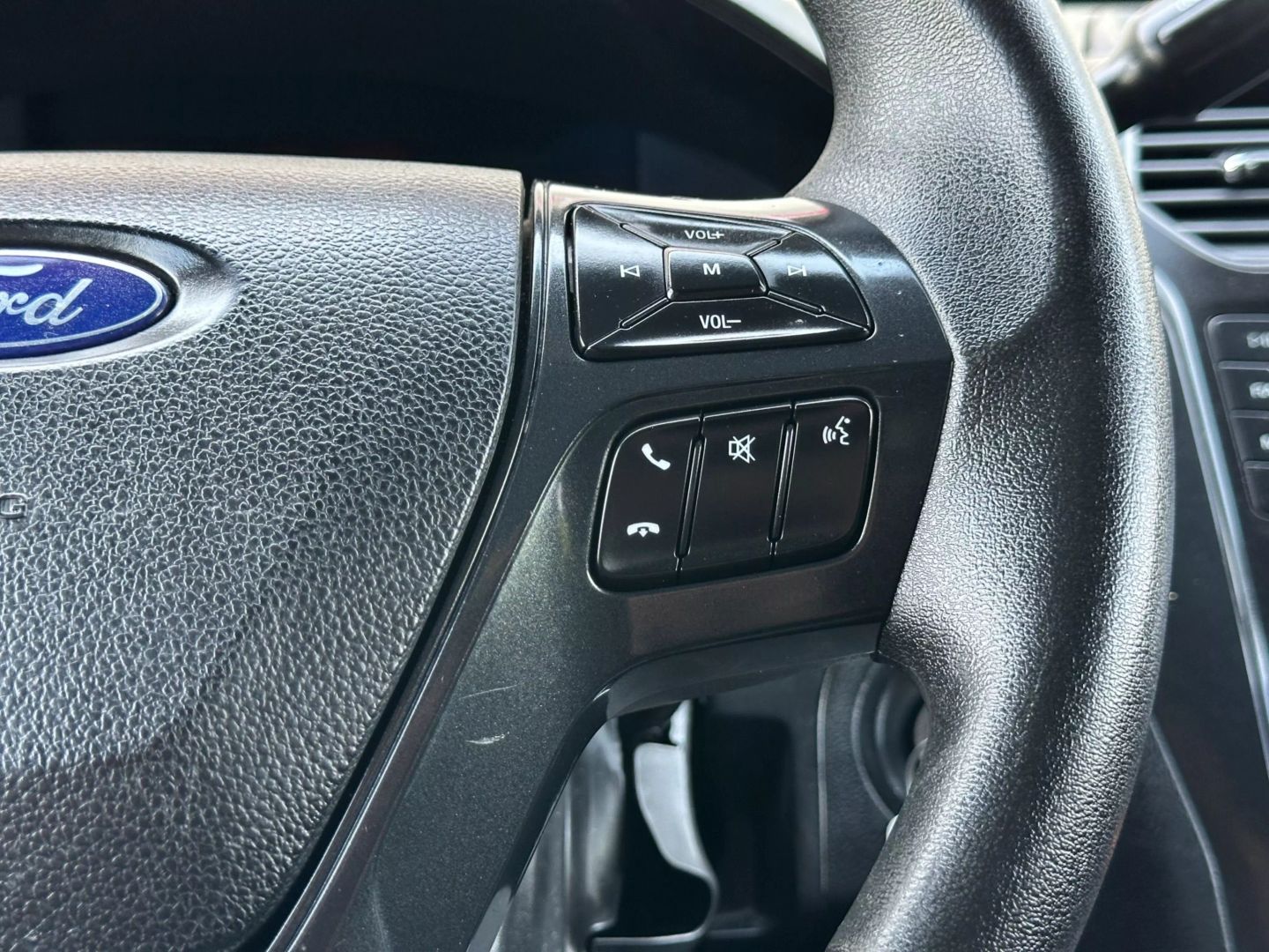 2019 Ford Explorer - Image 27