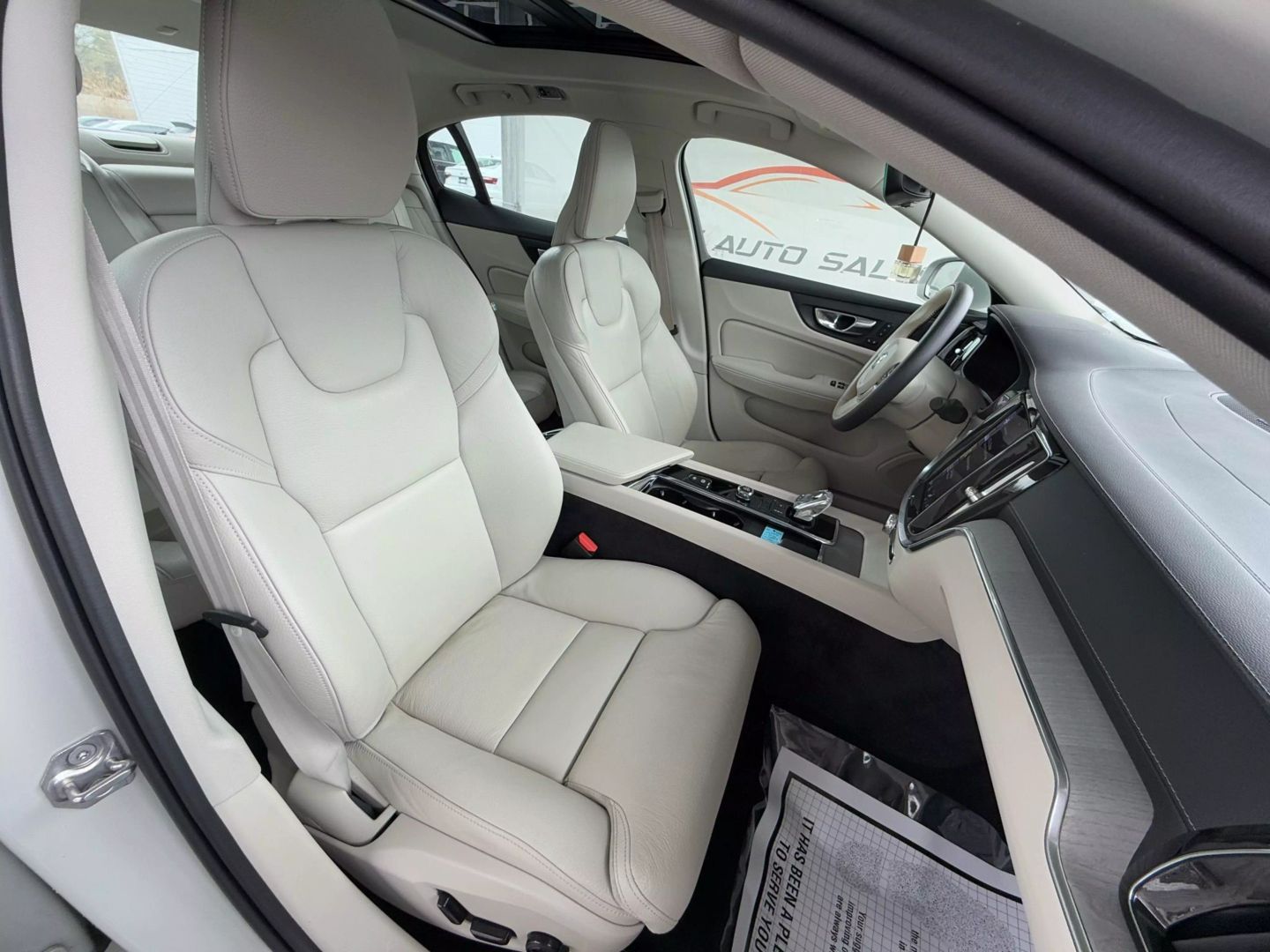 2022 Volvo S60 - Image 26
