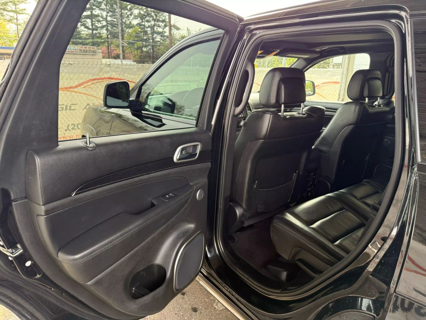 2018 Jeep Grand Cherokee - Image 17
