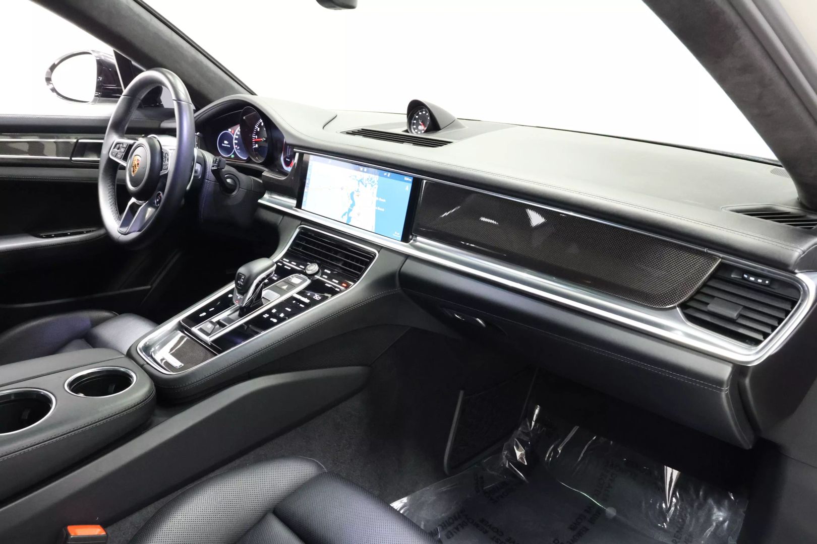 2017 Porsche Panamera - Image 115
