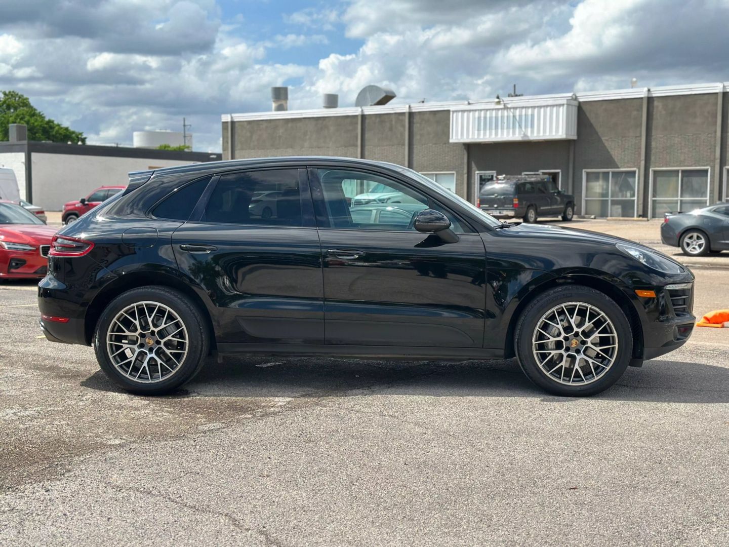 2017 Porsche Macan - Image 8