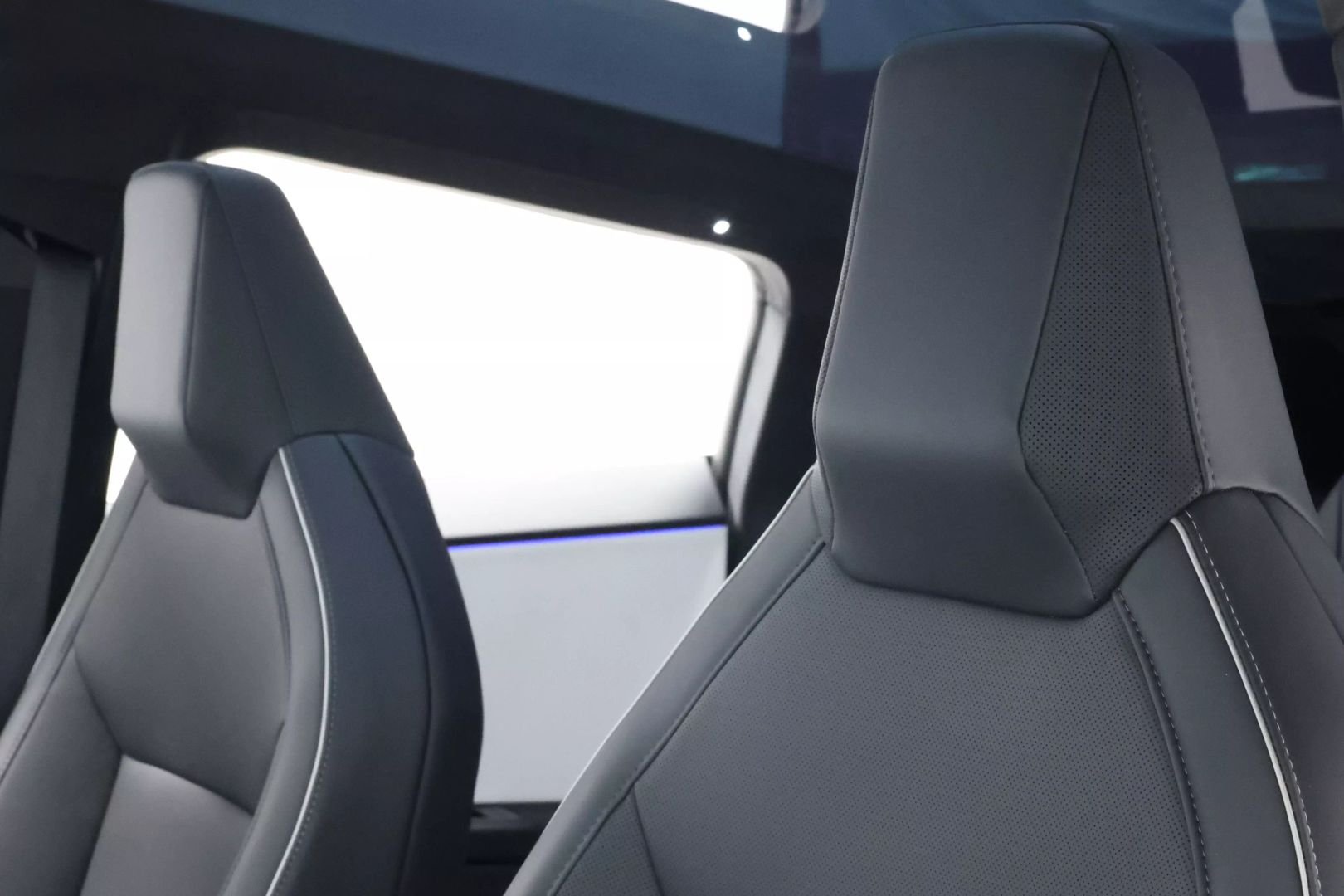 2024 Tesla Cybertruck - Image 22