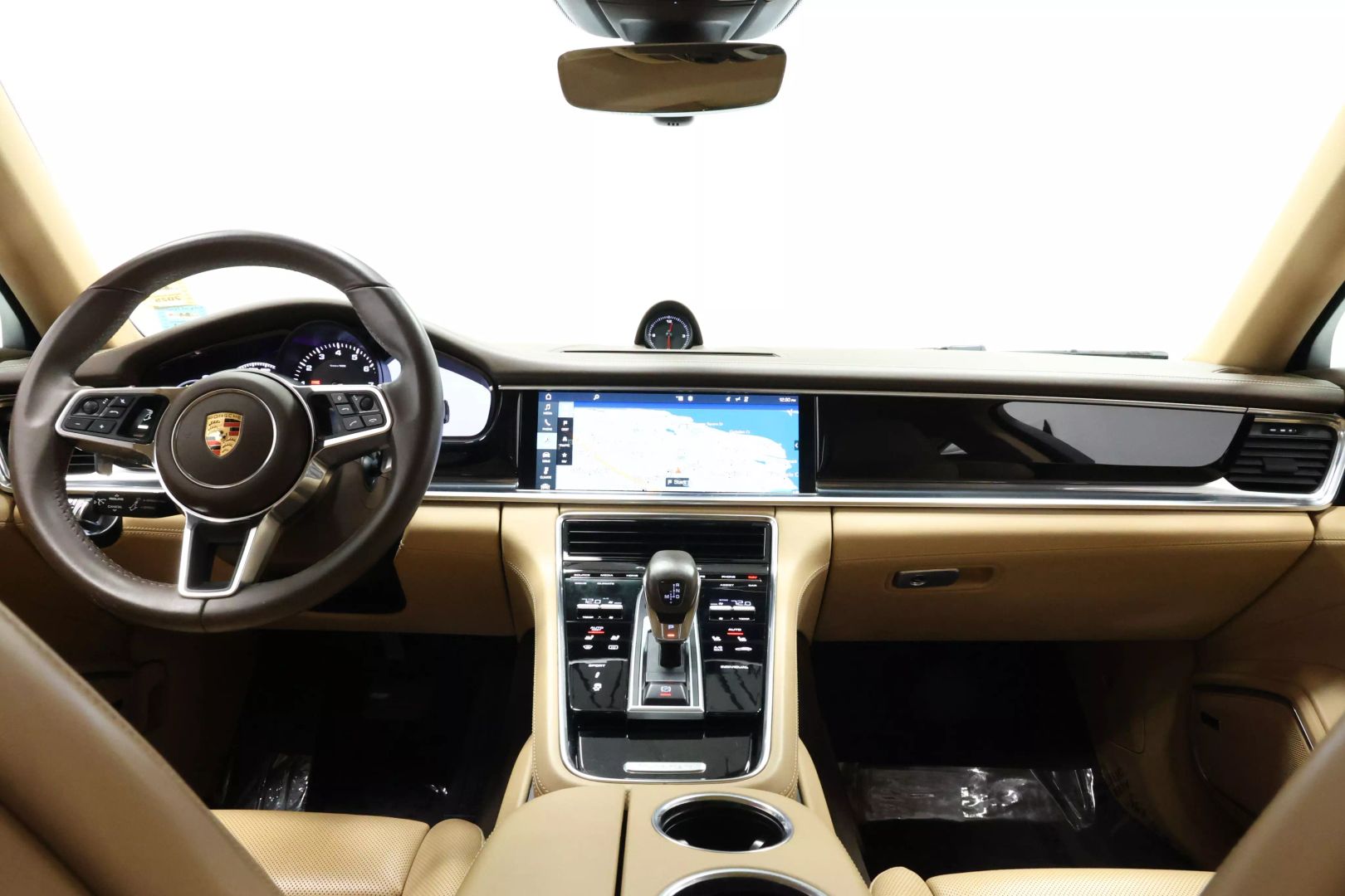 2017 Porsche Panamera - Image 46