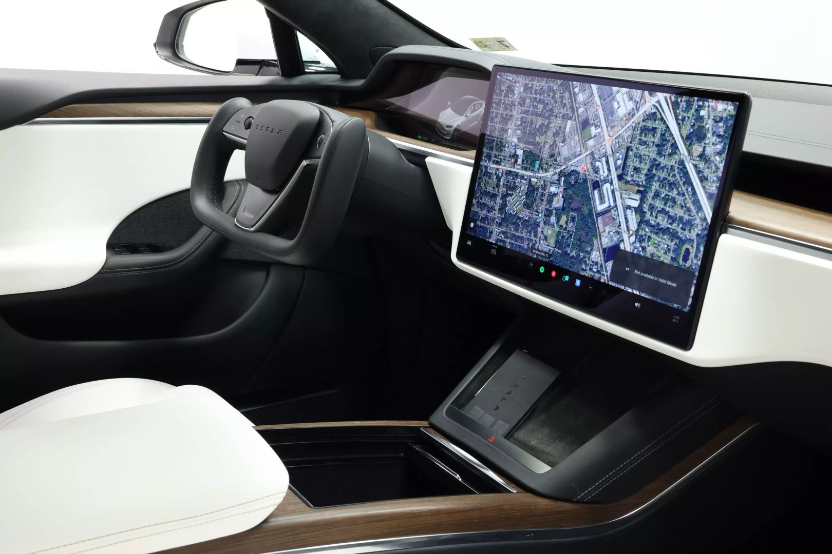 2022 Tesla Model S - Image 80