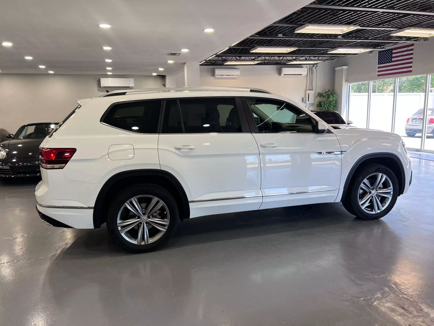 2019 Volkswagen Atlas Sel R-line Sport Utility 4d - Image 11