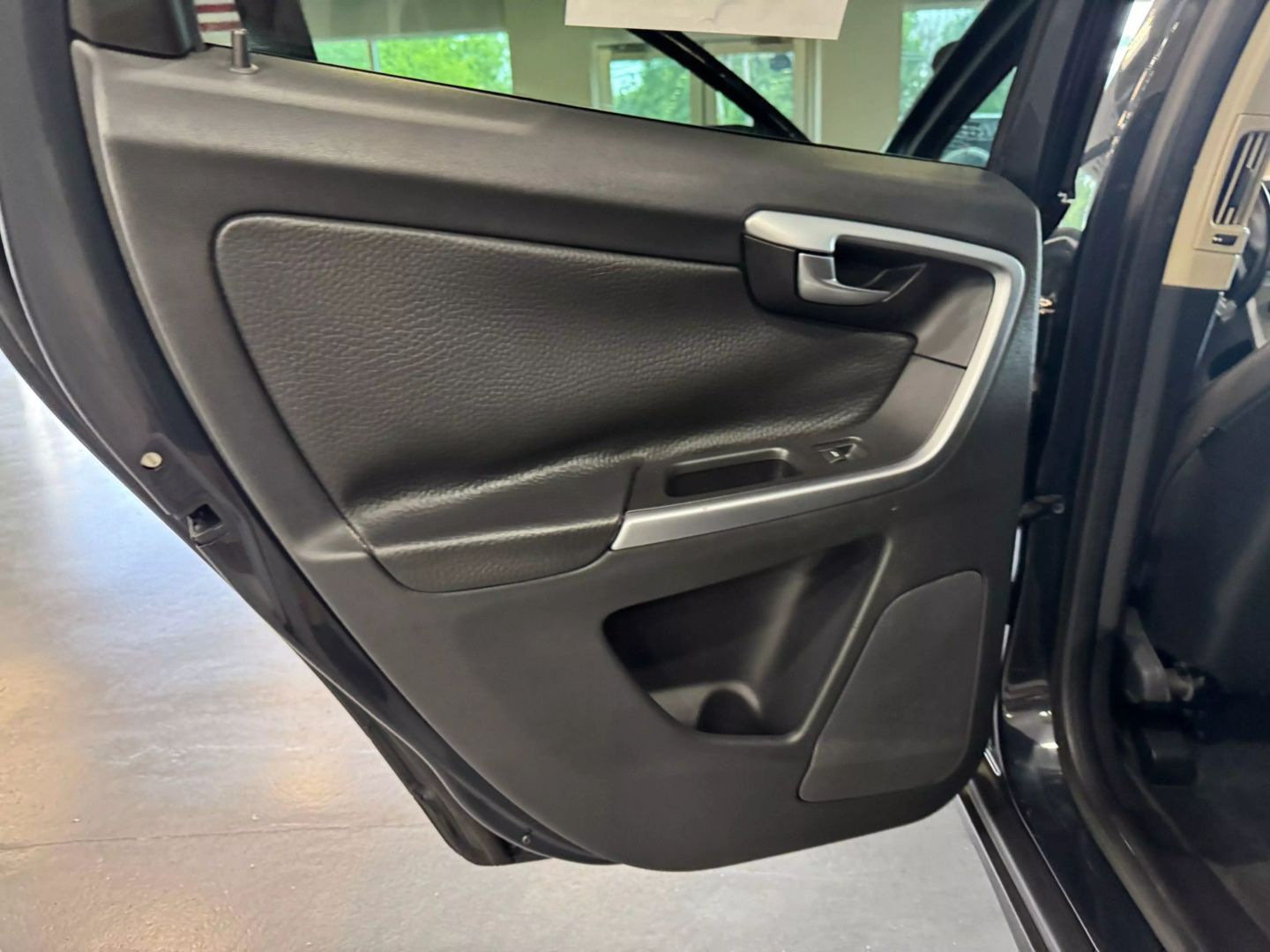 2012 Volvo Xc60 3.2 Sport Utility 4d - Image 23