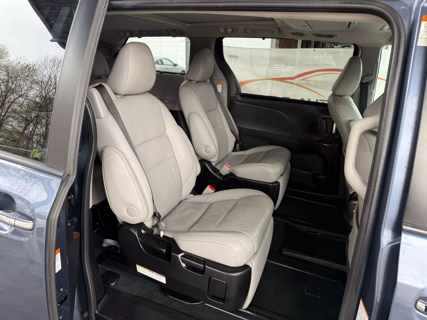 2017 Toyota Sienna - Image 24