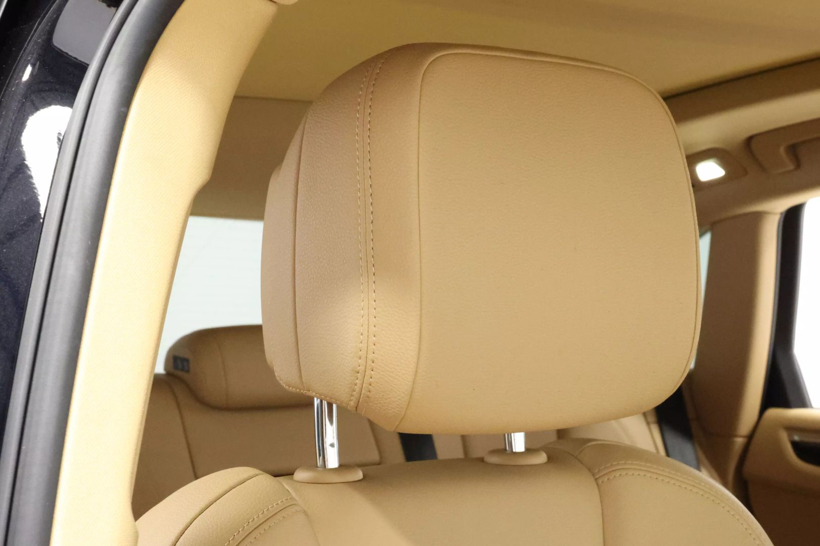2016 Porsche Macan - Image 81