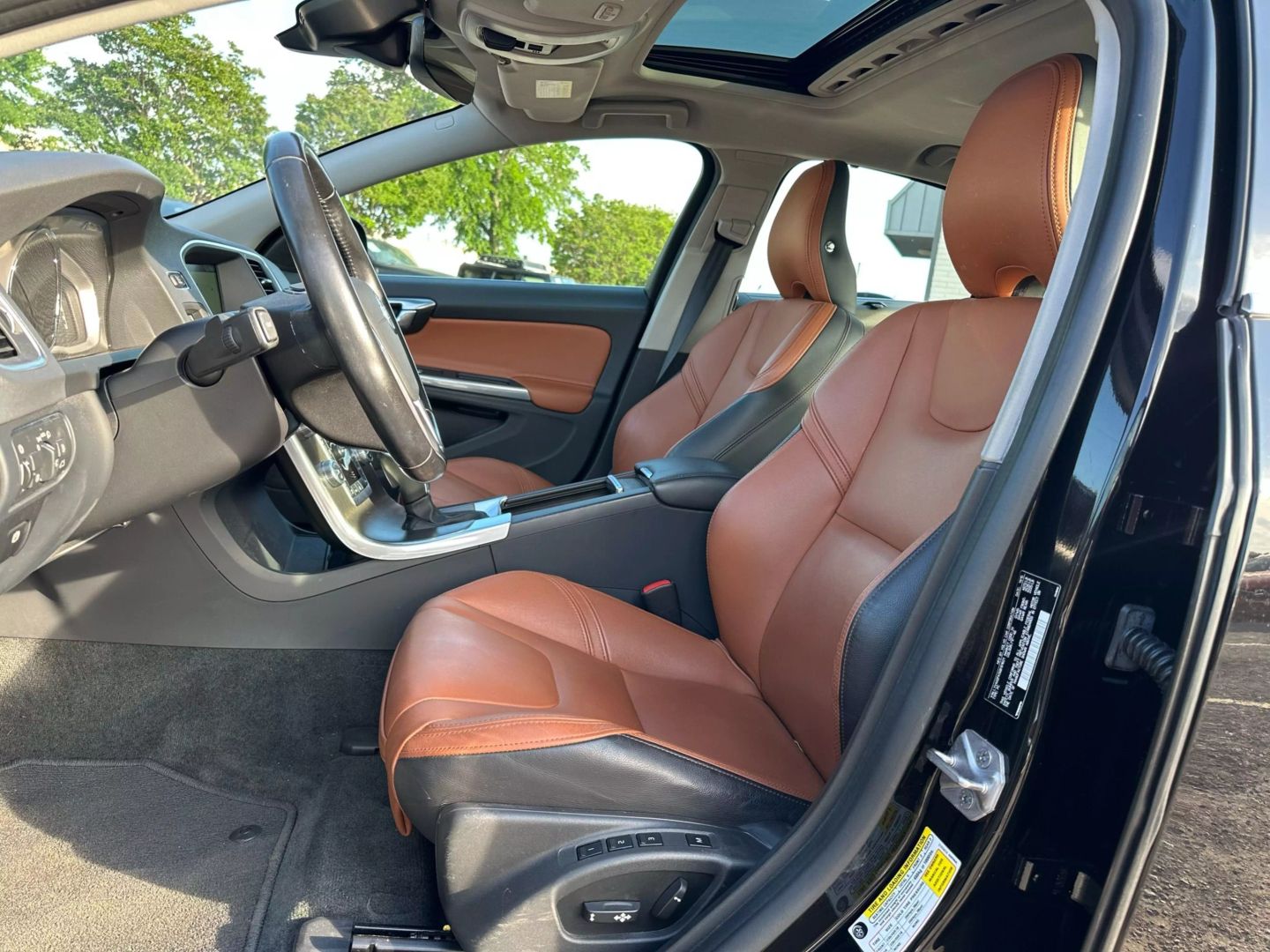 2016 Volvo S60 - Image 14