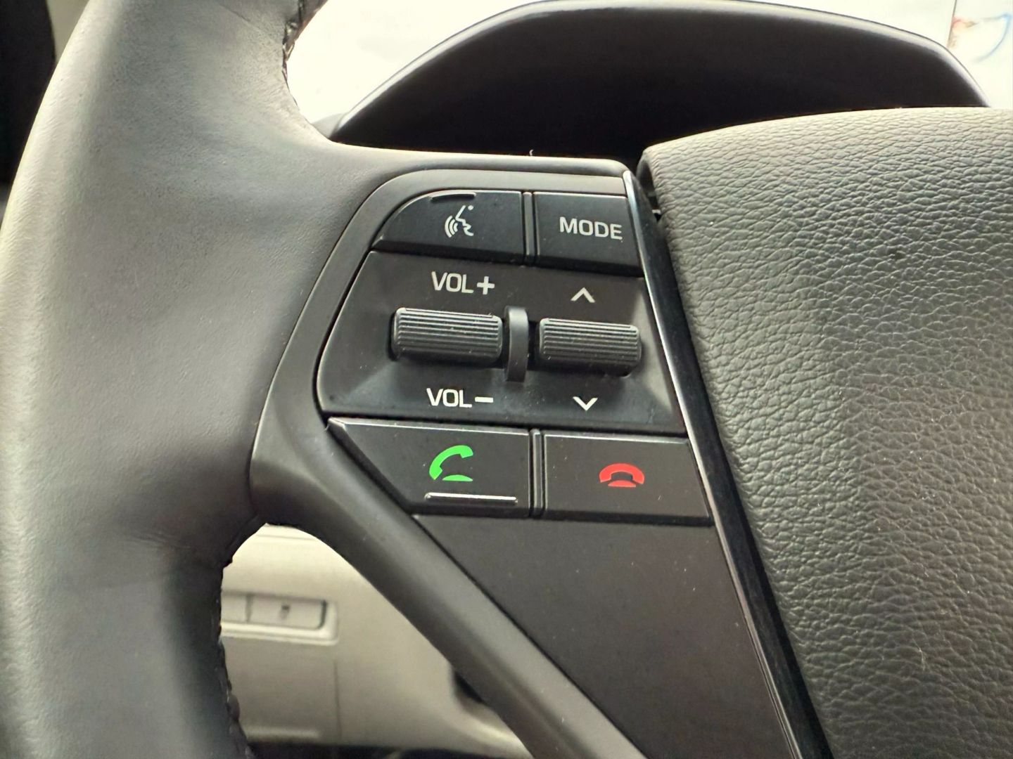 2015 Hyundai Sonata - Image 30