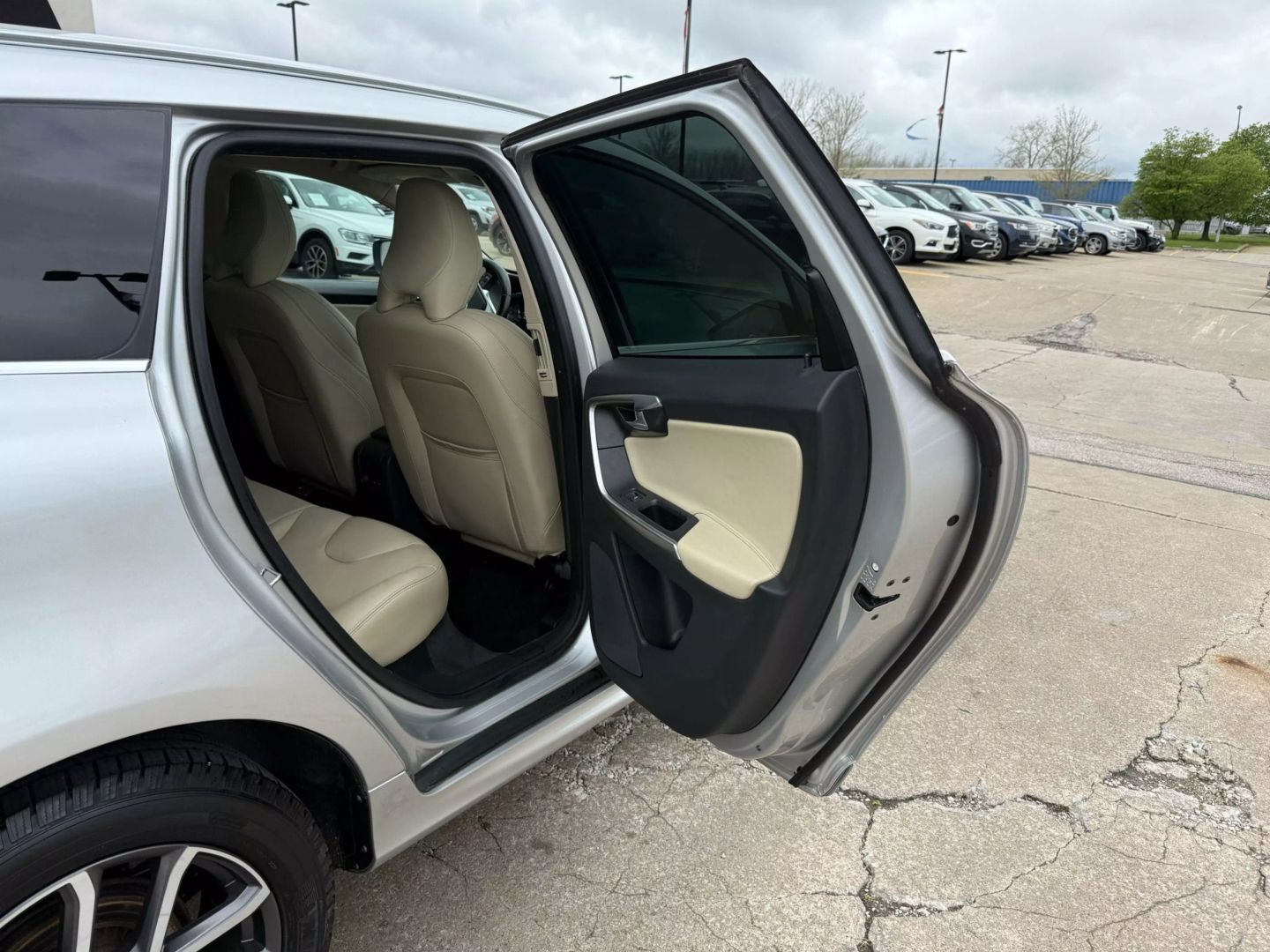 2017 Volvo Xc60 - Image 21