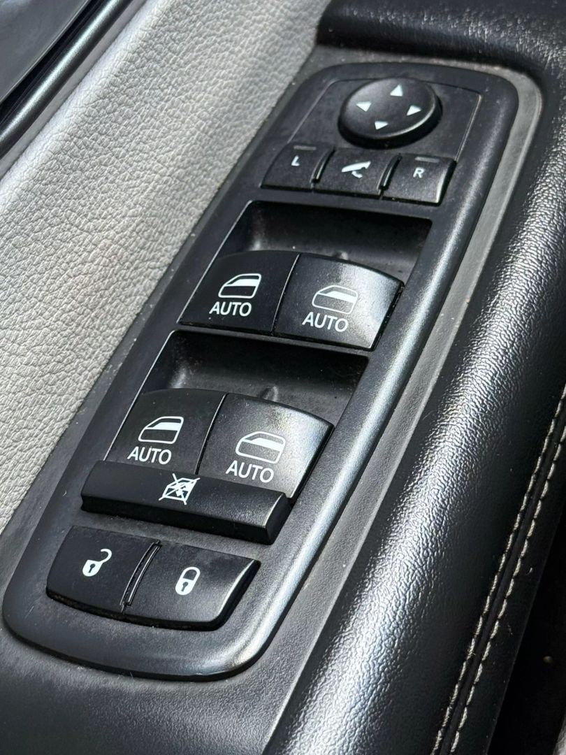 2017 Chrysler Pacifica - Image 57