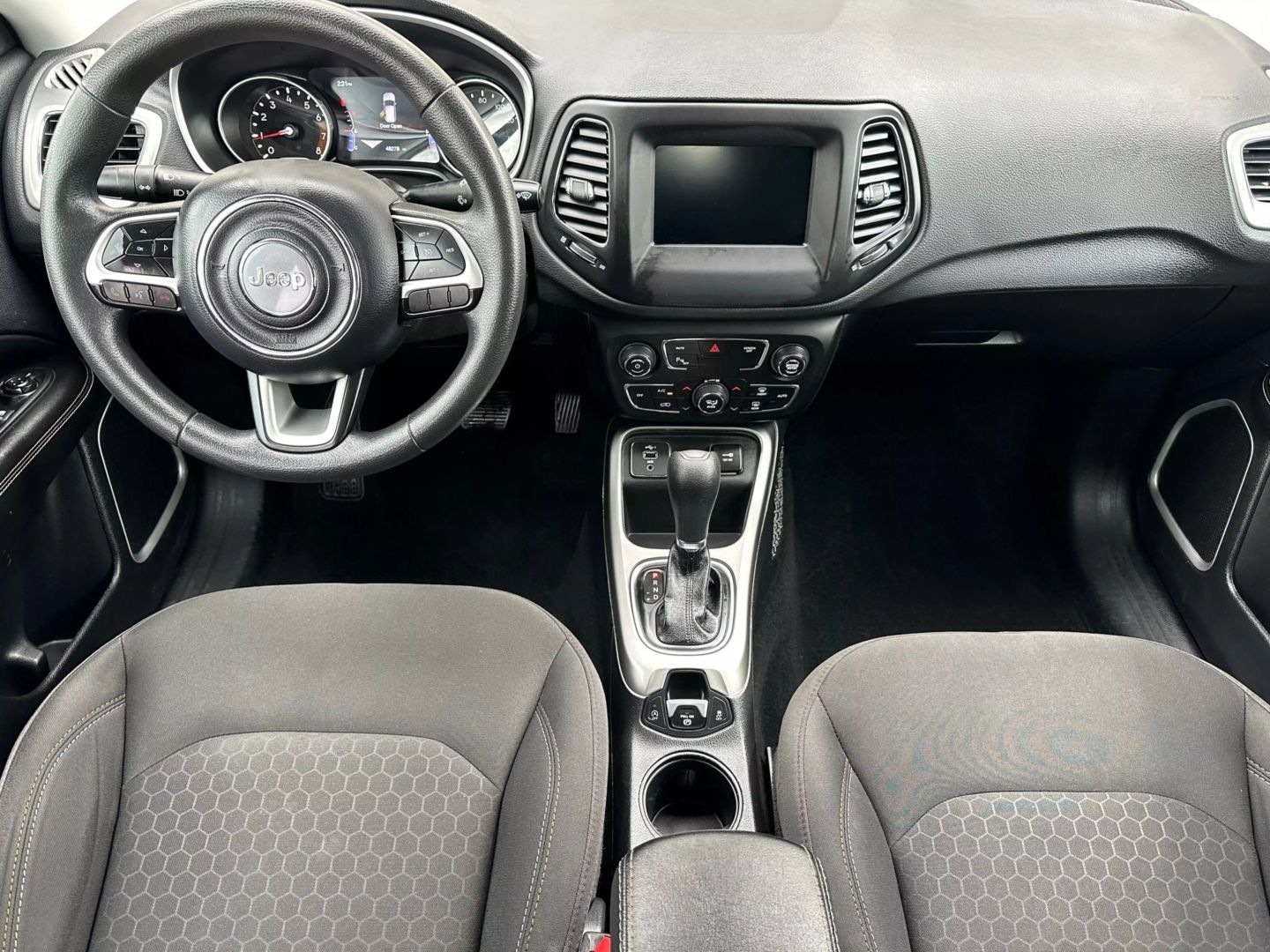 2019 Jeep Compass - Image 25