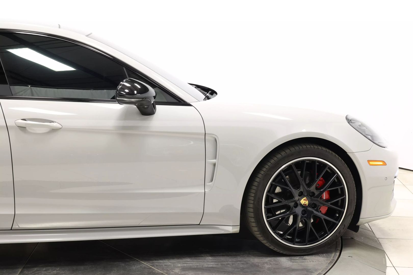 2017 Porsche Panamera - Image 80