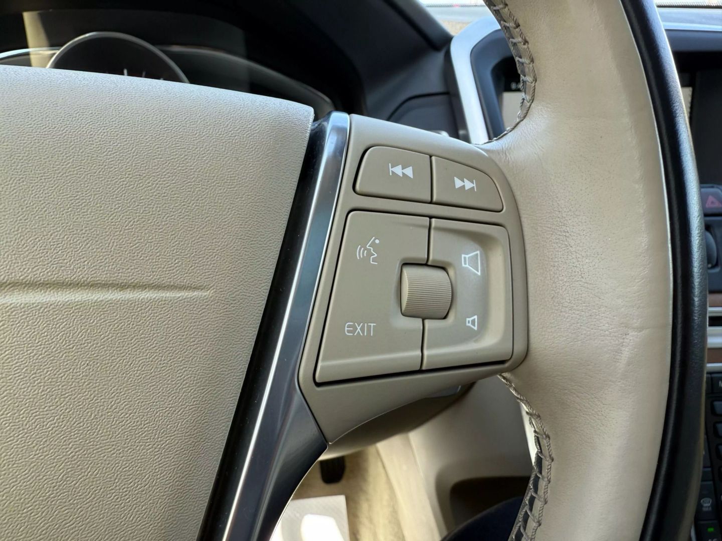 2015 Volvo Xc60 - Image 32