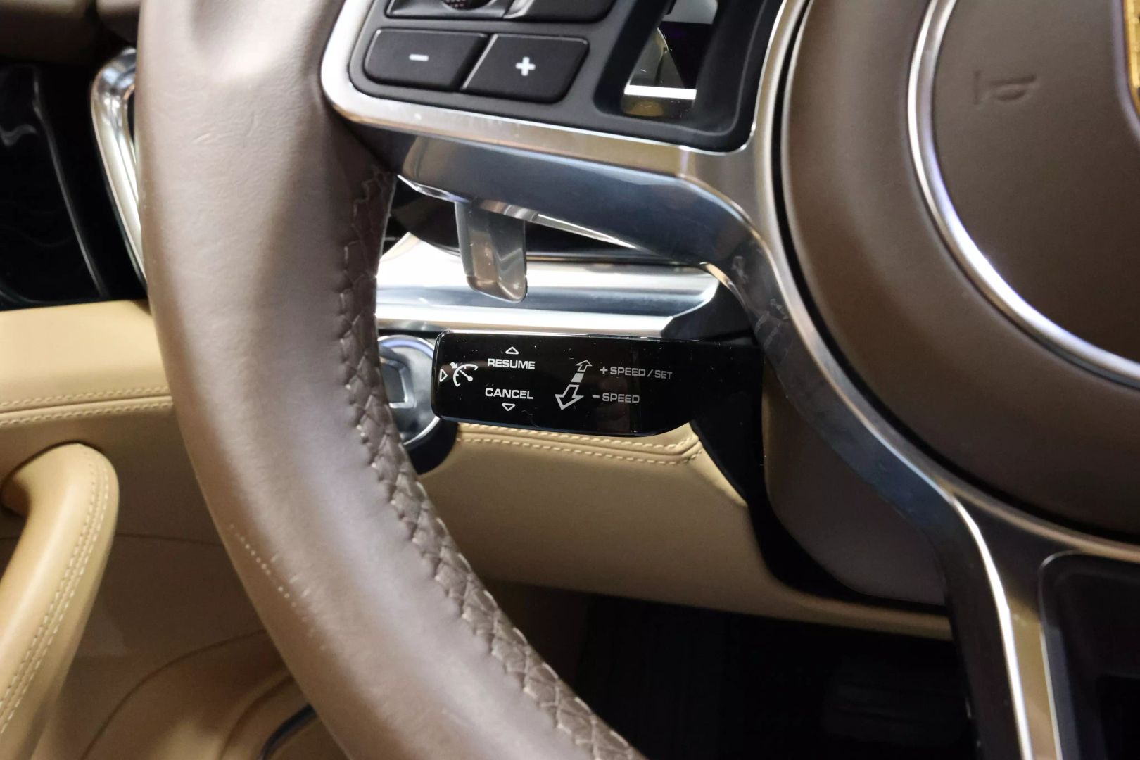 2017 Porsche Panamera - Image 23