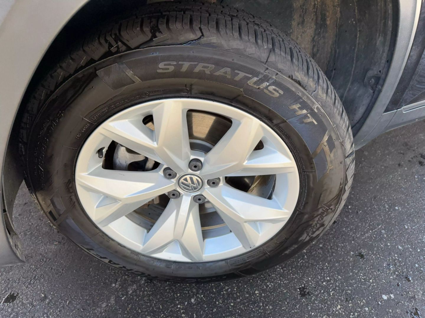 2018 Volkswagen Atlas - Image 38