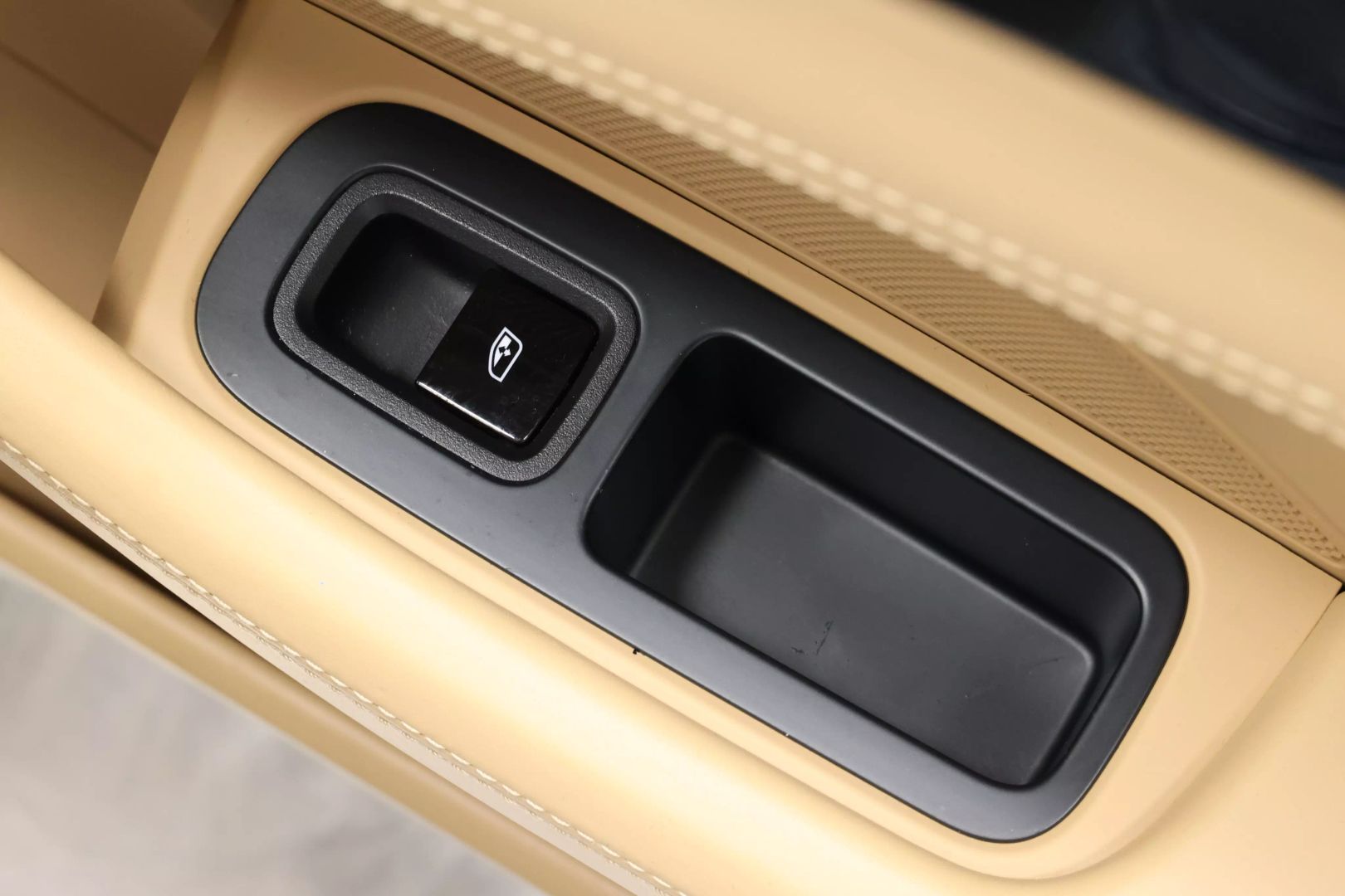 2017 Porsche Panamera - Image 85