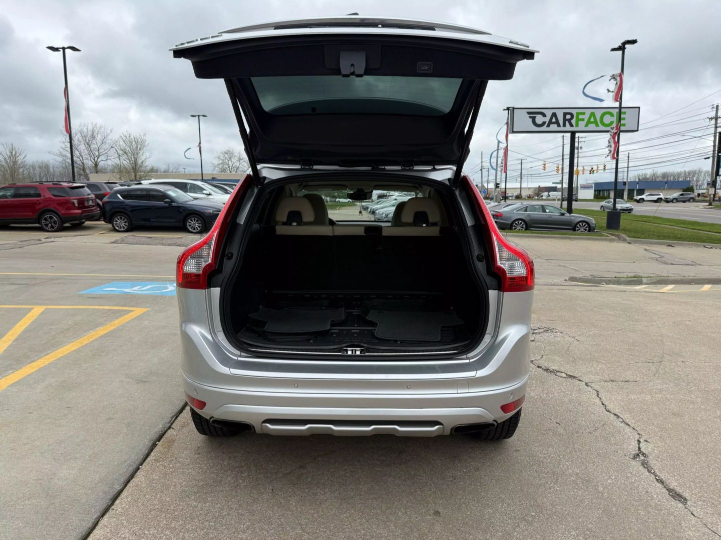2017 Volvo Xc60 - Image 12