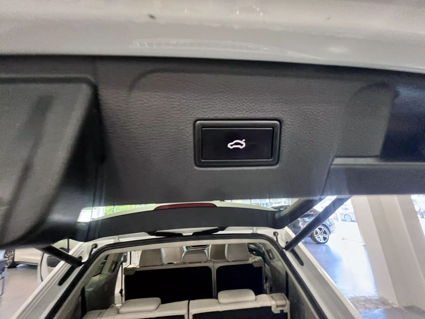 2019 Volkswagen Atlas Sel R-line Sport Utility 4d - Image 19