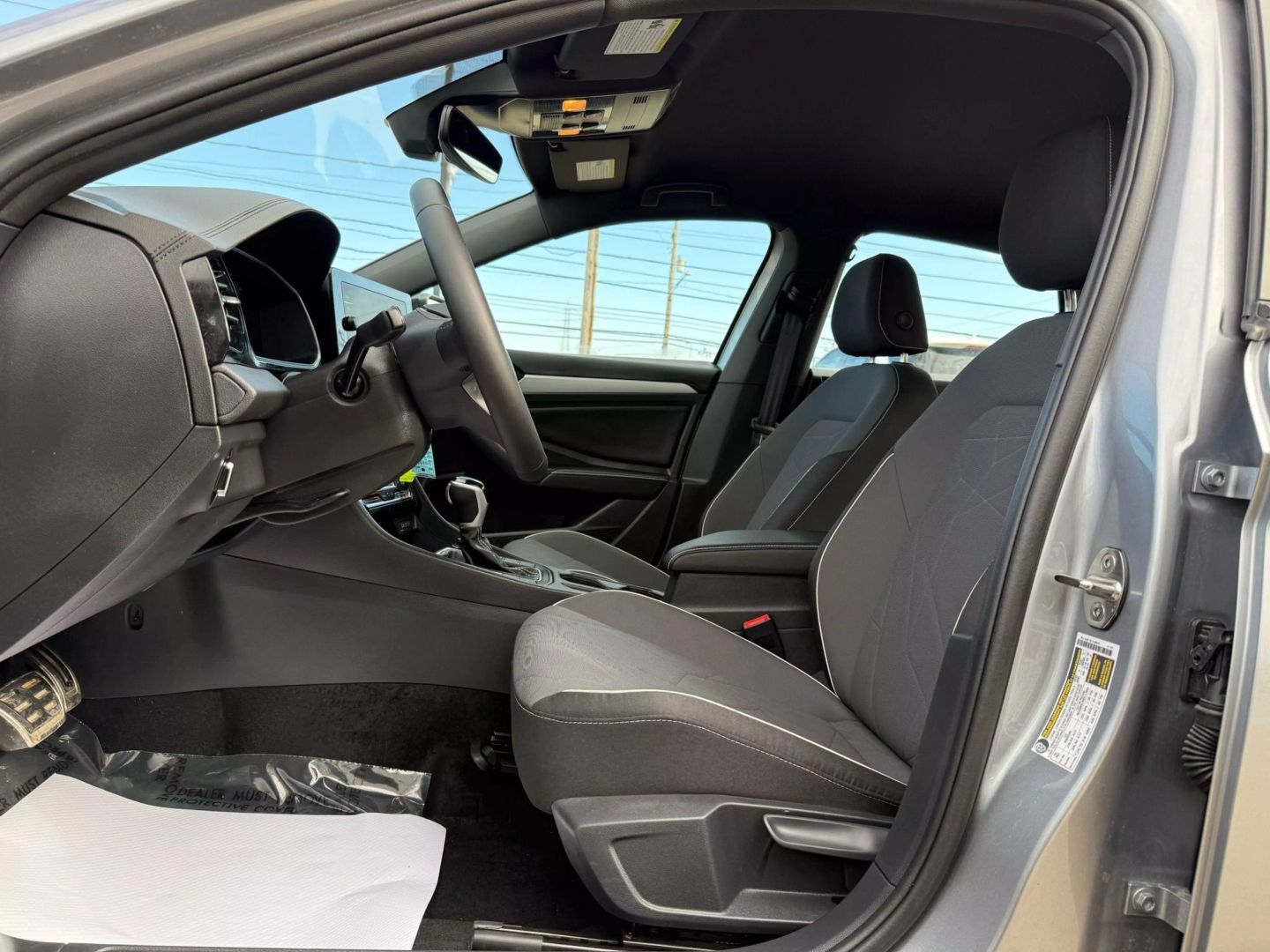 2025 Volkswagen Jetta - Image 17