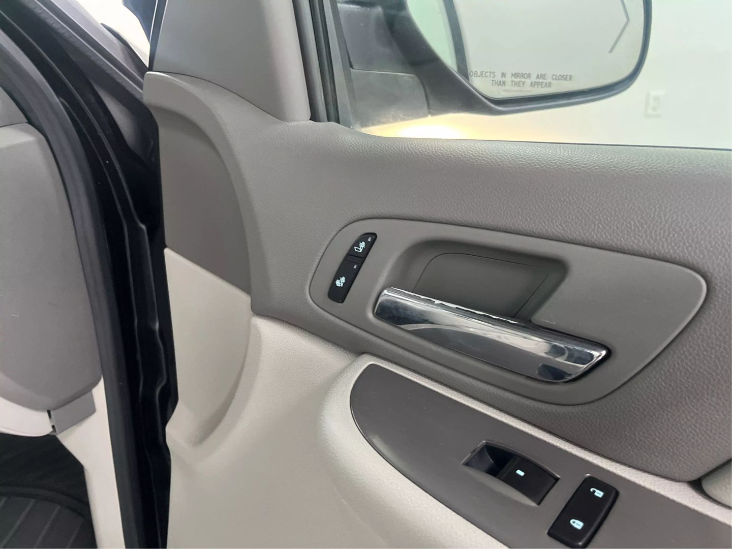 2009 Chevrolet Suburban 1500 - Image 33