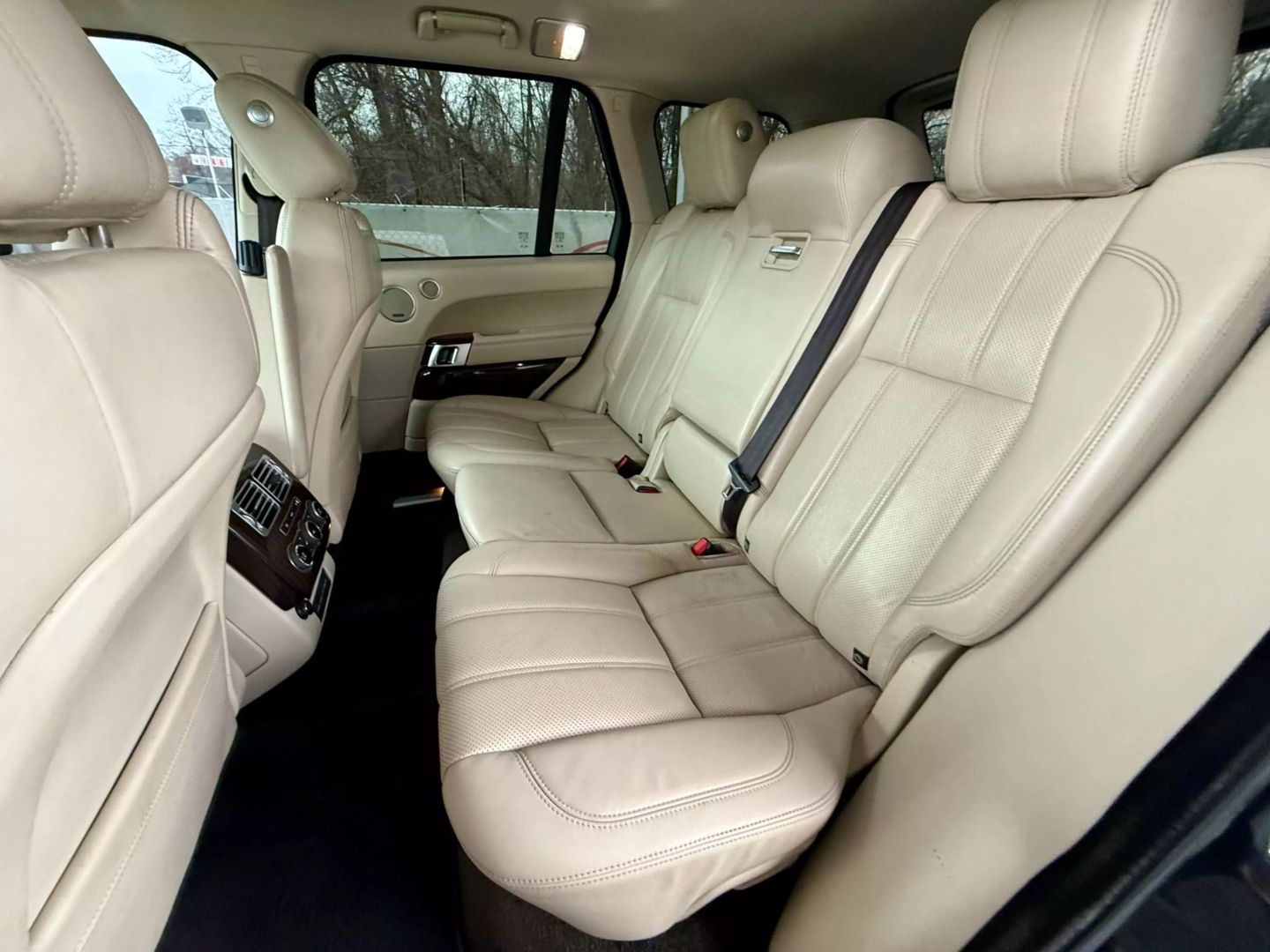 2017 Land Rover Range Rover - Image 19
