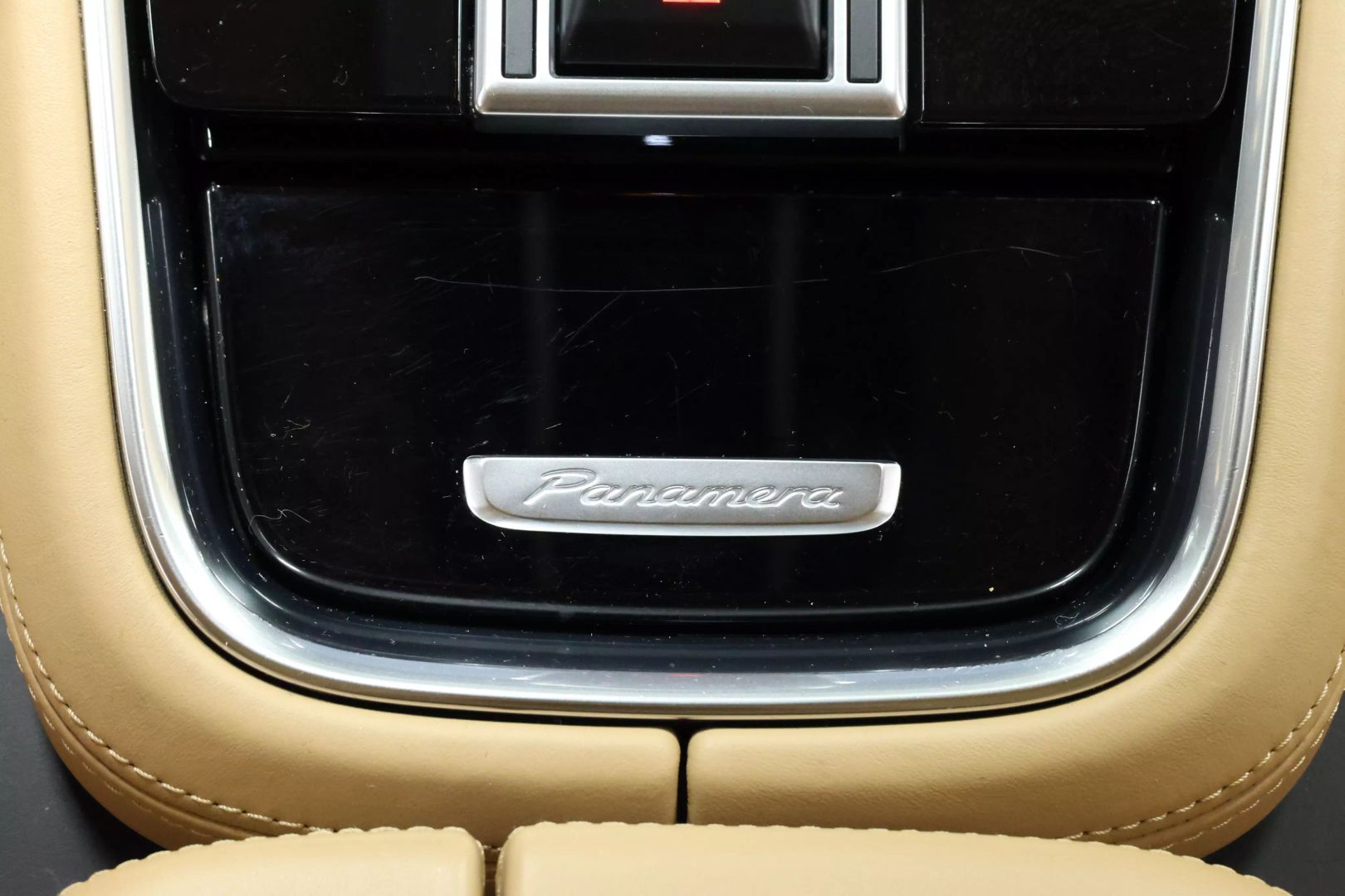 2017 Porsche Panamera - Image 42