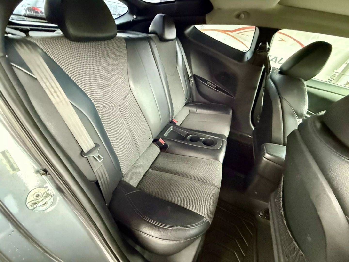 2013 Hyundai Veloster - Image 25