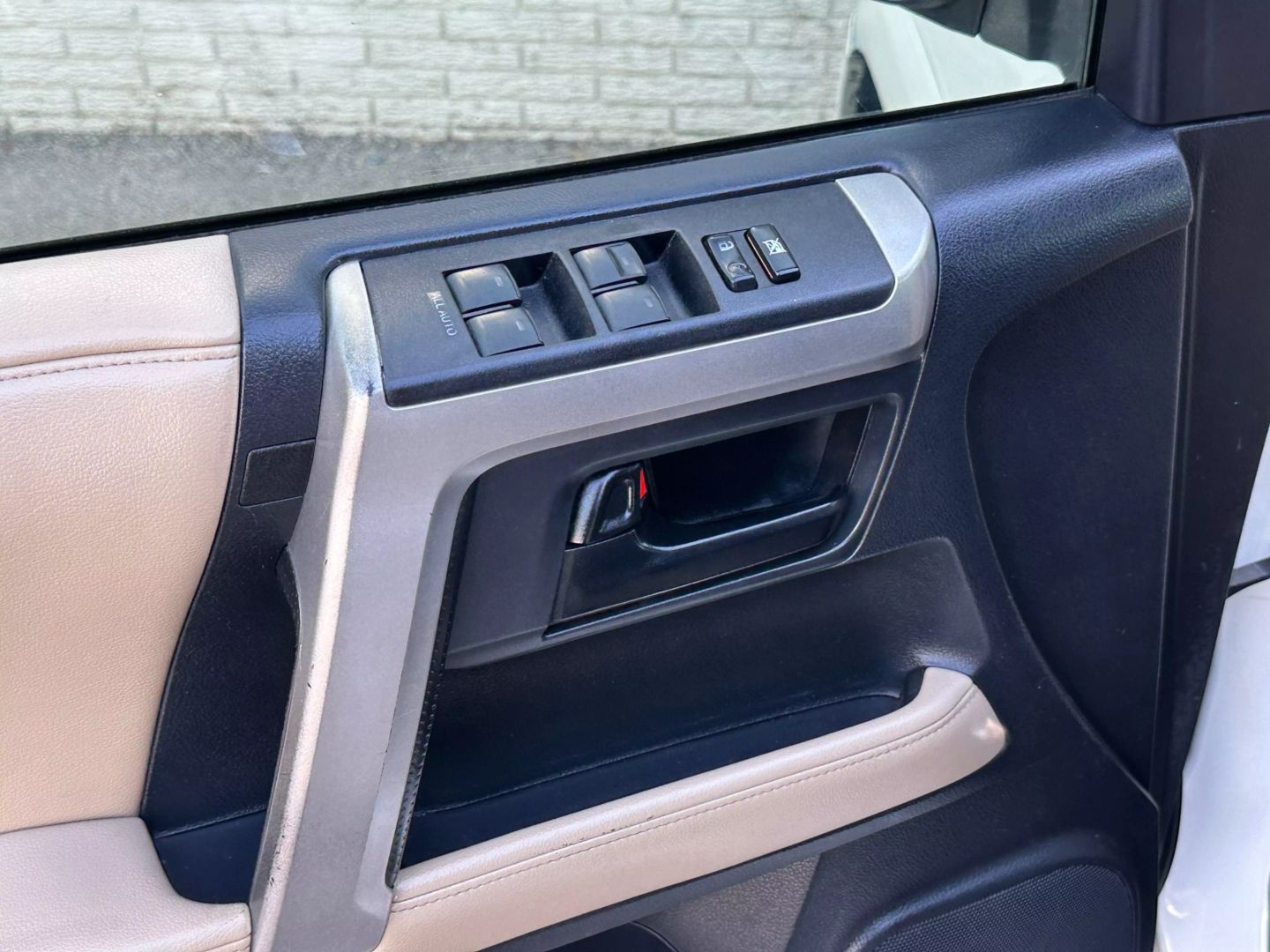 2012 Toyota 4runner - Image 13