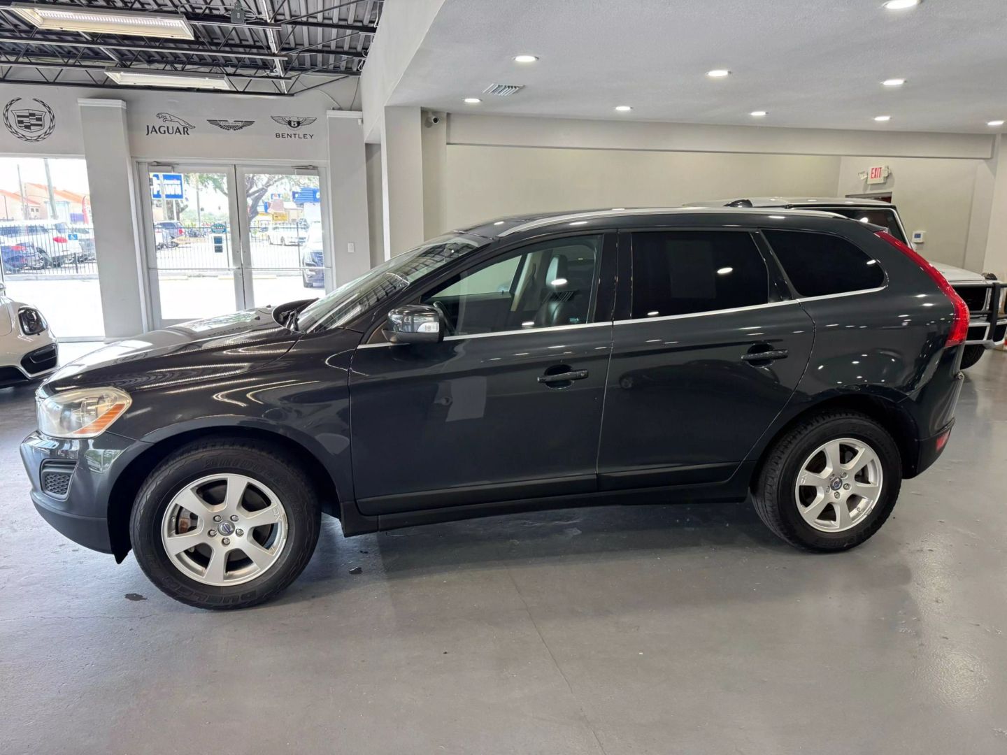 2012 Volvo Xc60 3.2 Sport Utility 4d - Image 4