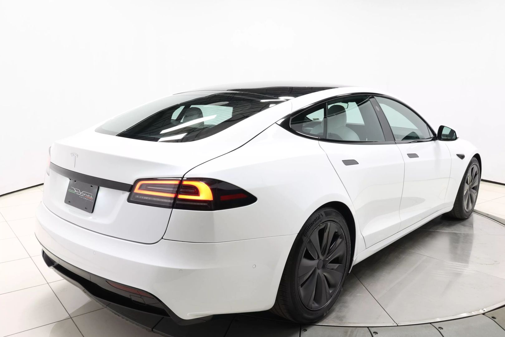 2022 Tesla Model S - Image 4
