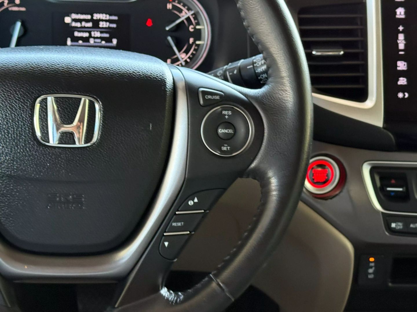 2018 Honda Pilot - Image 37