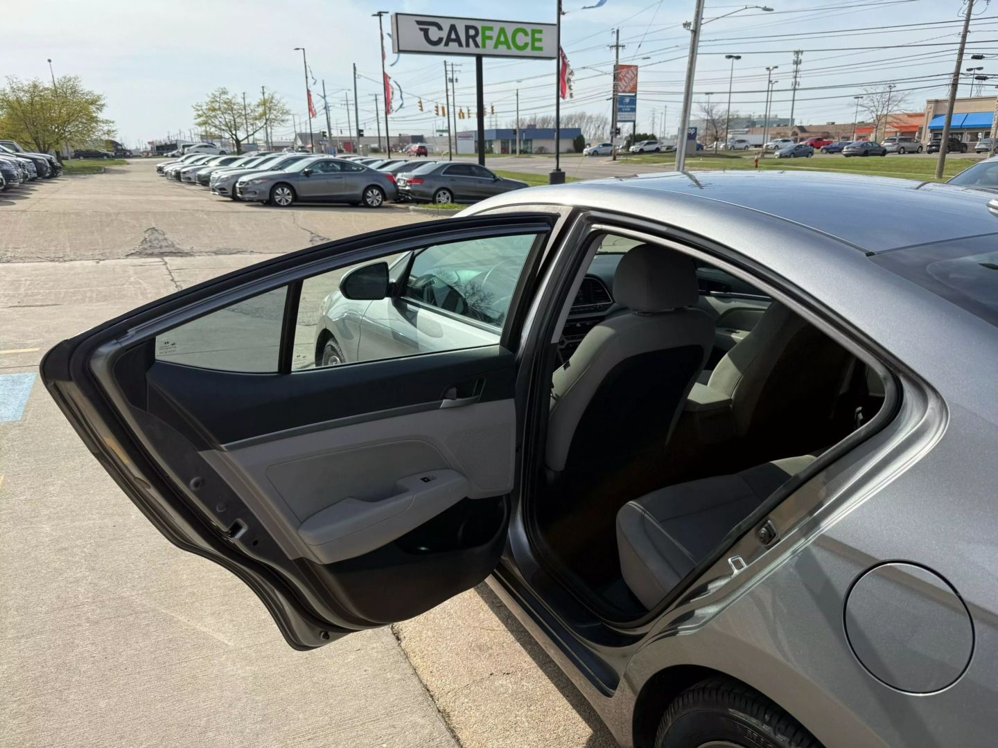 2018 Hyundai Elantra - Image 18