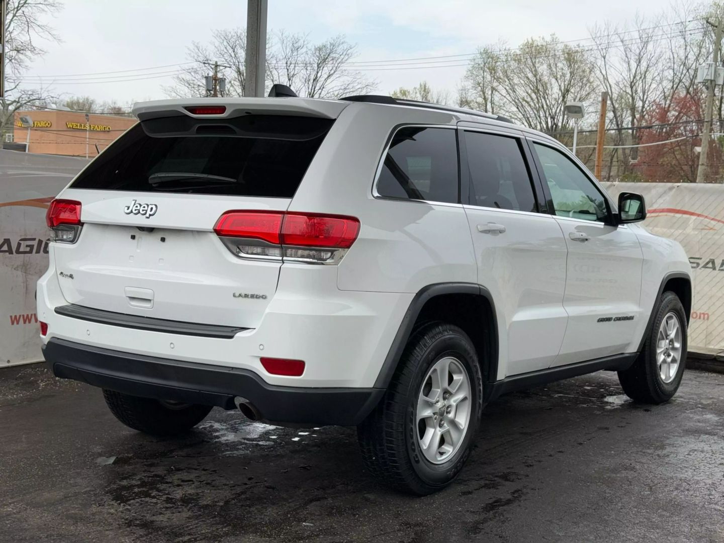 2017 Jeep Grand Cherokee - Image 11