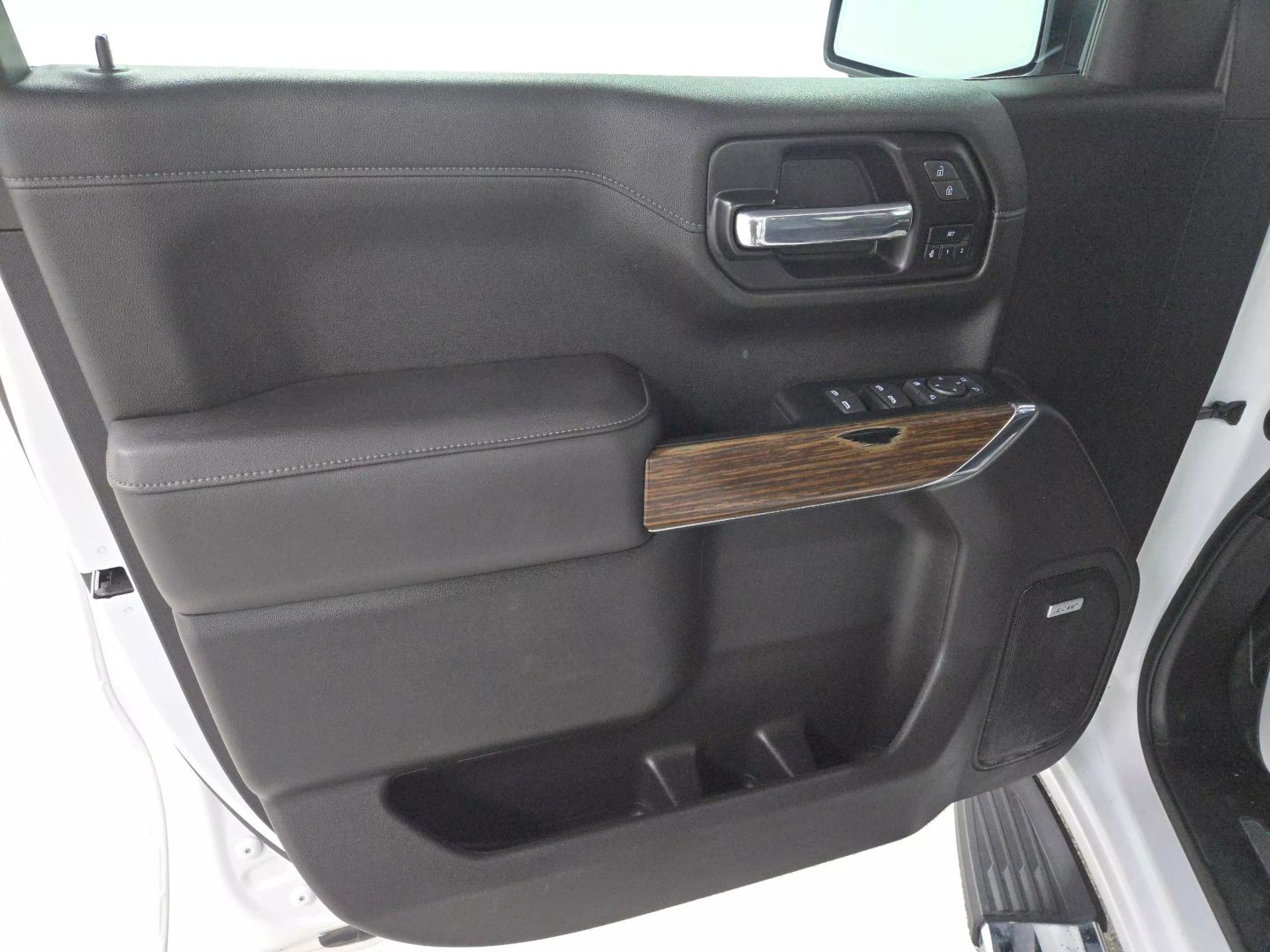 2022 Chevrolet Silverado 1500 Limited Crew Cab - Image 21