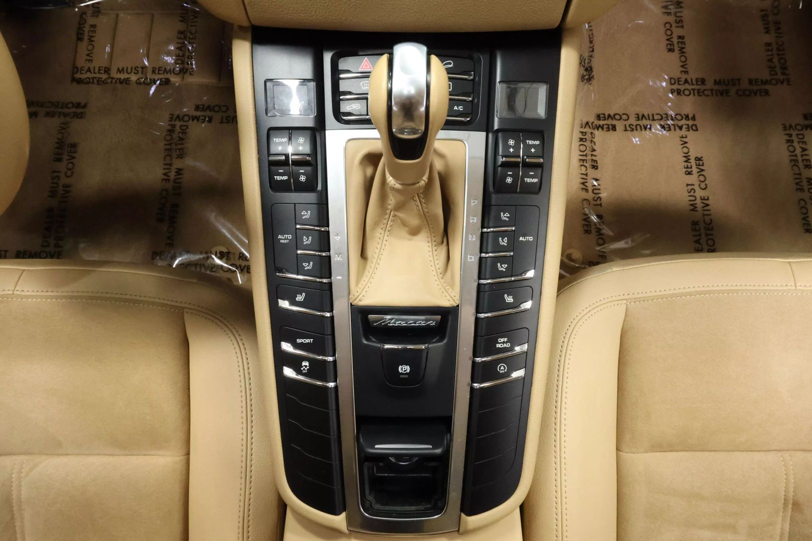 2016 Porsche Macan - Image 35
